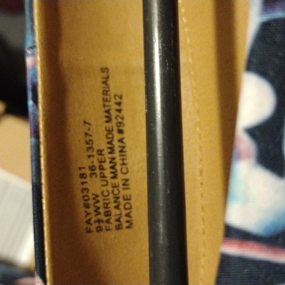 SOLD...Comfortview shoes - Picture 4 of 4